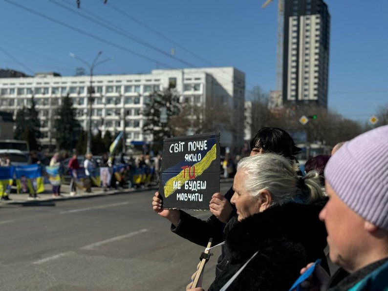 плакат на мирній акції