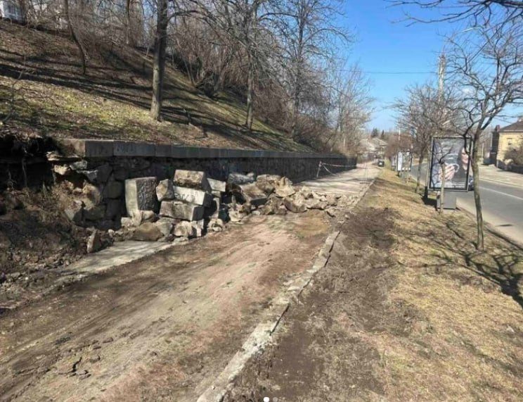 У Черкасах ліквідували наслідки руйнування на Замковому узвозі