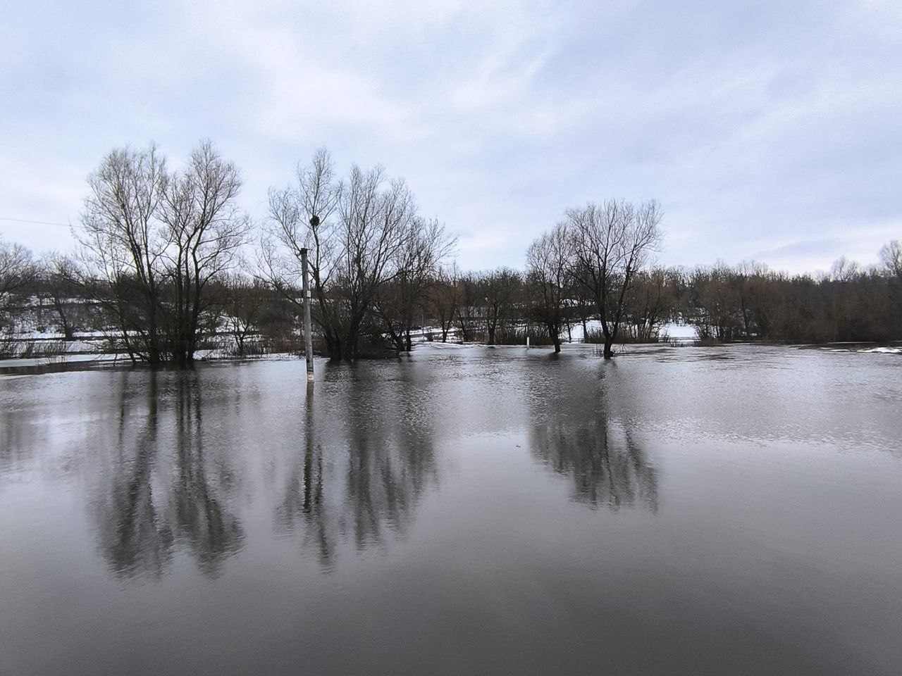 Понад два тижні дорога між Черкащиною та Кіровоградщиною залишається затопленою