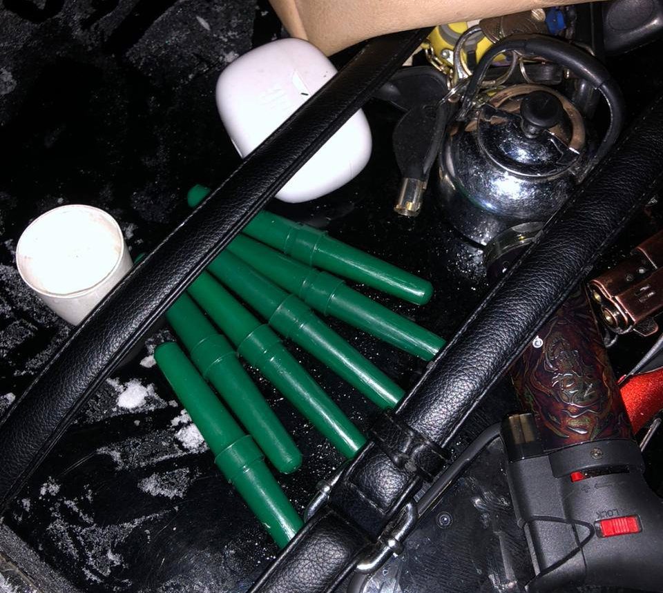 скляні колби з наркотиками