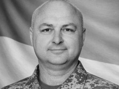 військовий на фото