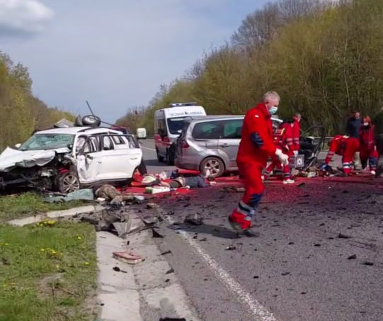 ДТП на Золотоніщині: на трасі – дві розтрощені автівки