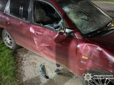 машина з розбитим склом