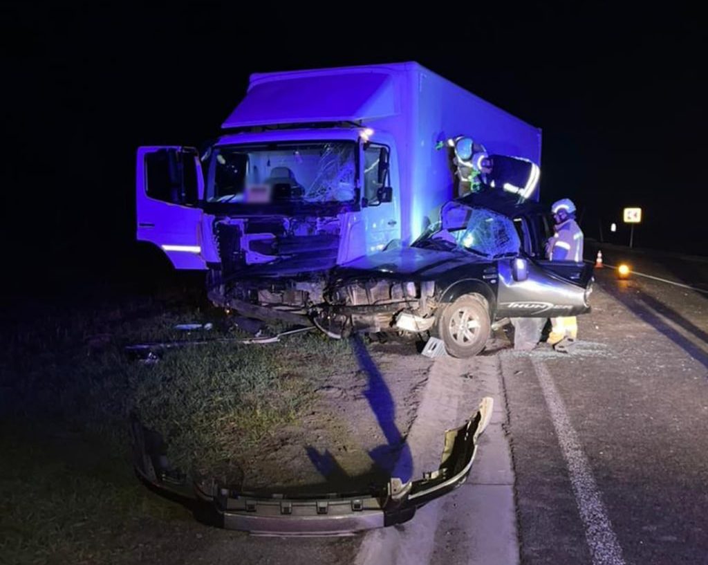 зіткнулися легковик та вантажівка