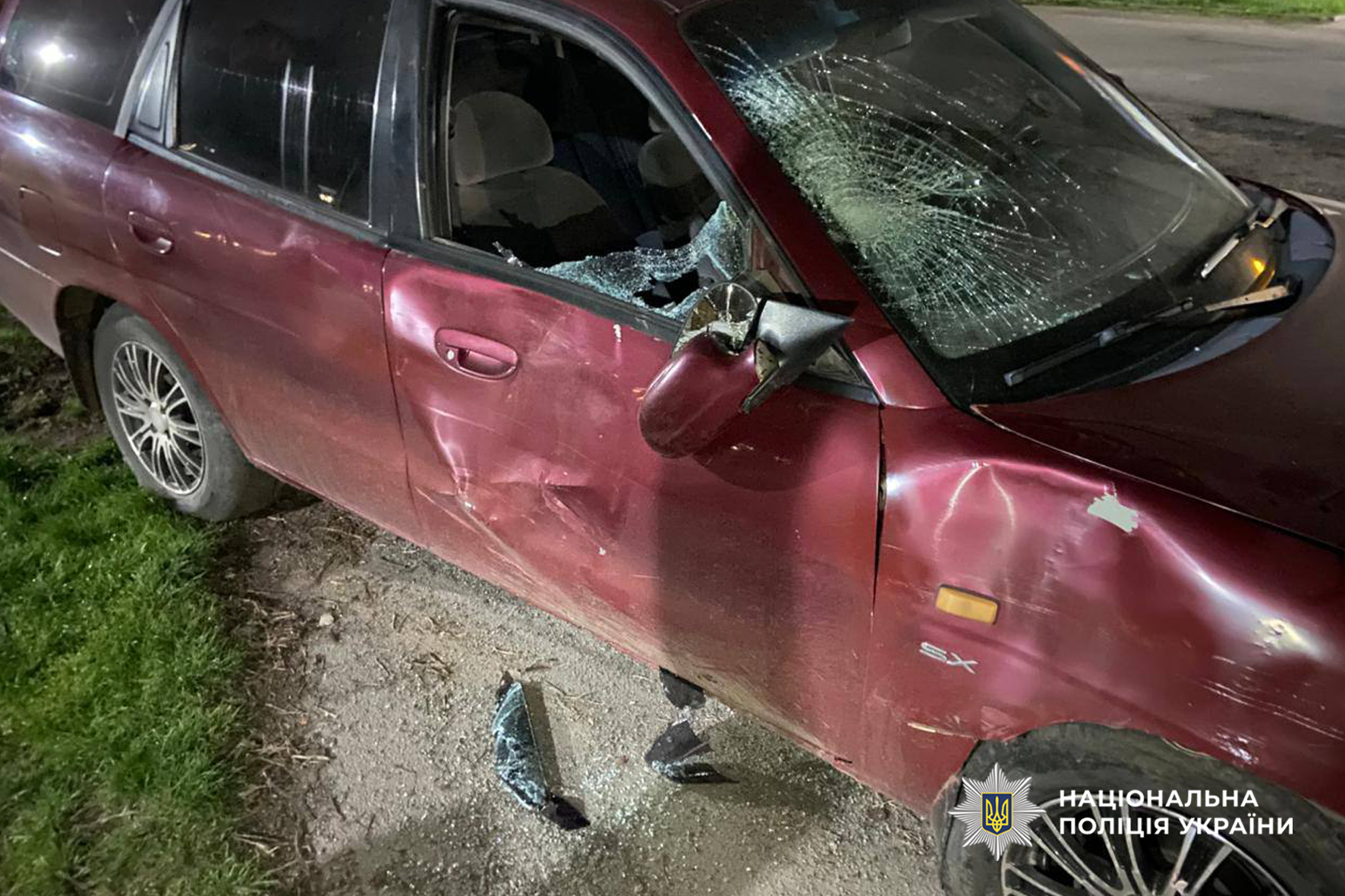 машина з розбитим склом