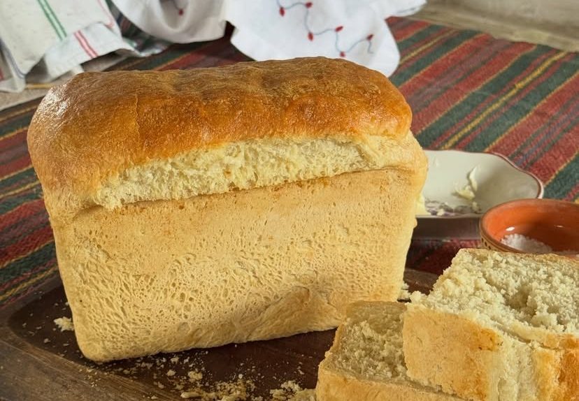 хліб на дощечці