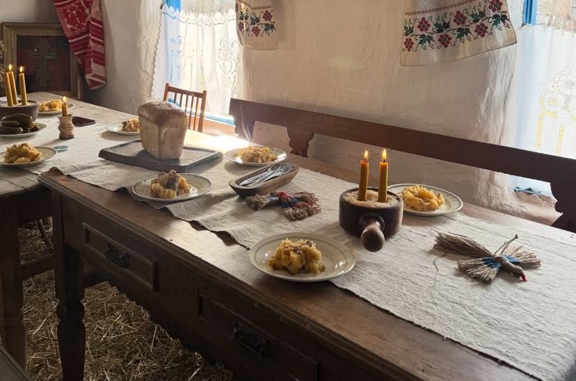 стіл у хаті