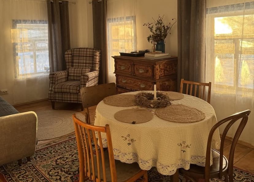 кімната з меблями