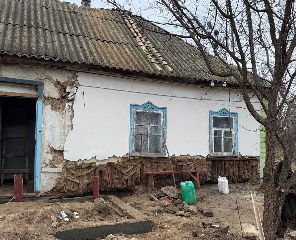 стара хата на ремонті