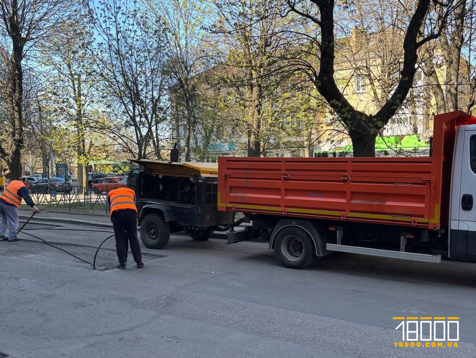 люди біля техніки