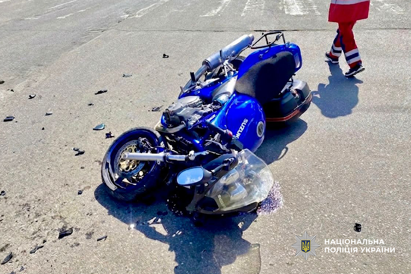 синій мотоцикл