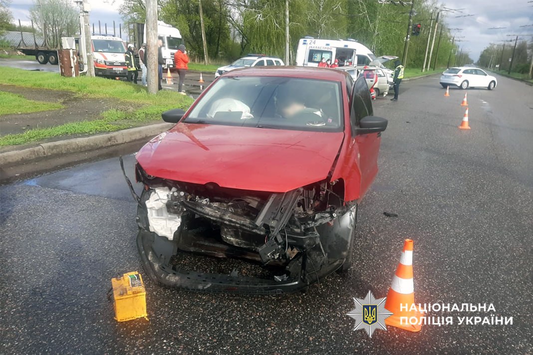 червоний автомобіль 