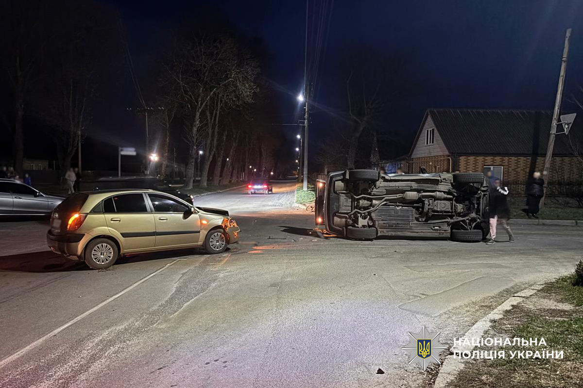 перекинута автівка