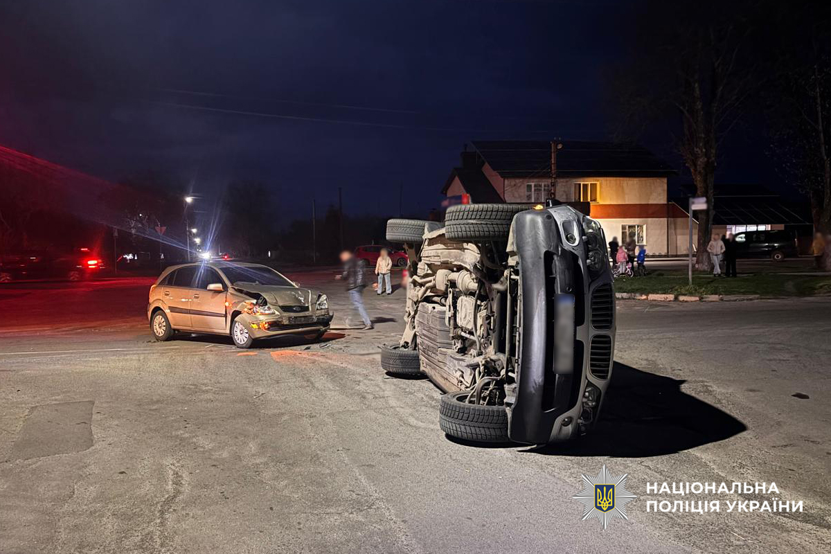 перекинута автівка