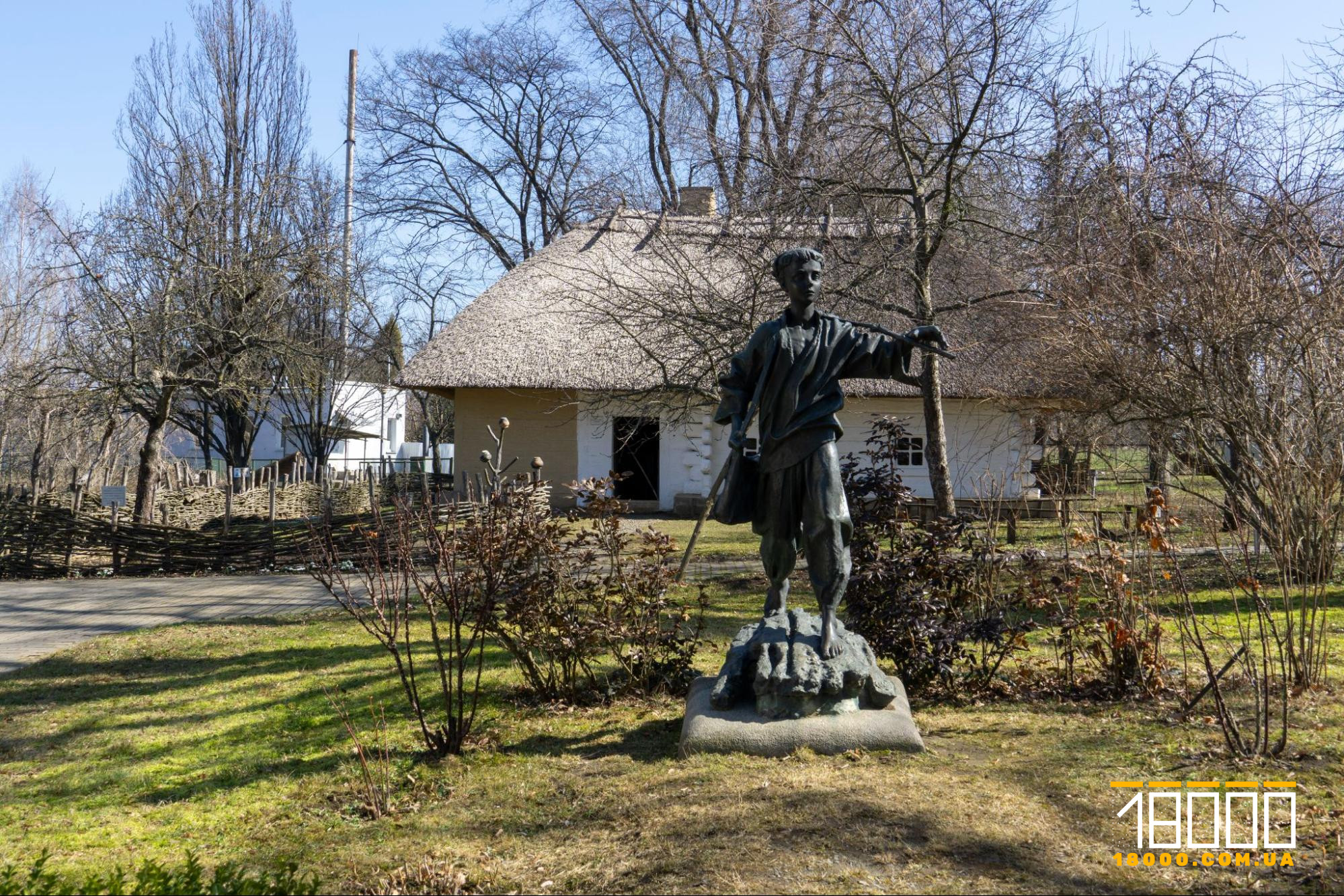 Відтворена хата родини Тараса Шевченка у селі Шевченкове на Черкащині