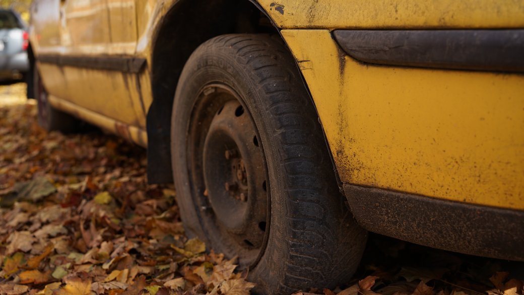 Покинуті авто в Черкасах займають парковки: що кажуть у міськраді та поліції