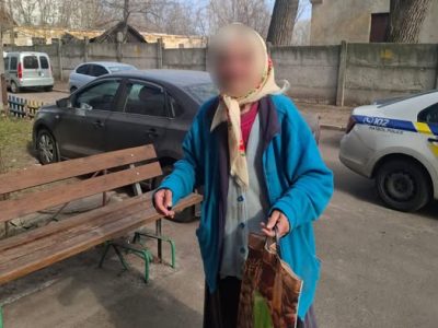 літня жінка