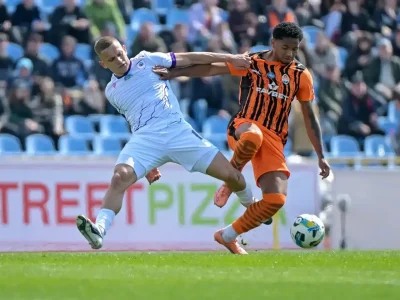 футболісти "ЛНЗ" та "Шахтаря"