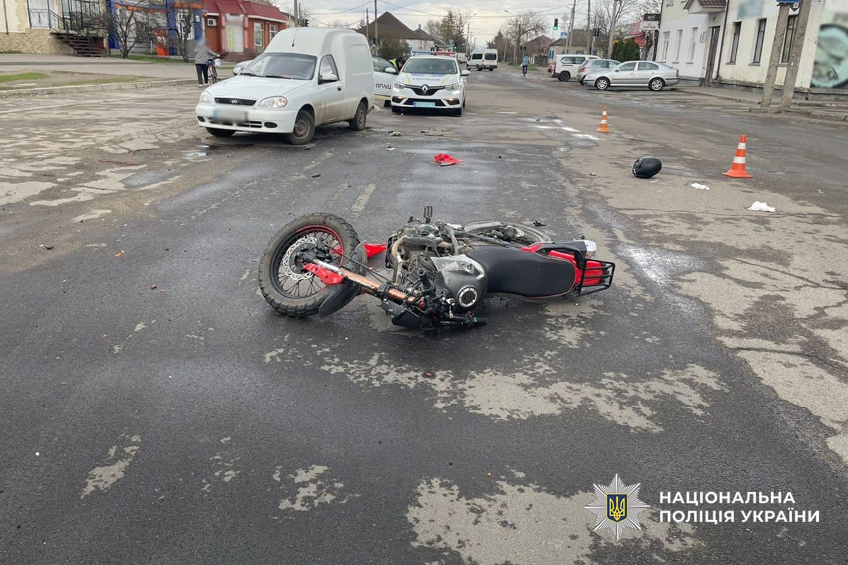 Автомобіль не пропустив мотоцикл у Золотоноші: один із водіїв – у лікарні