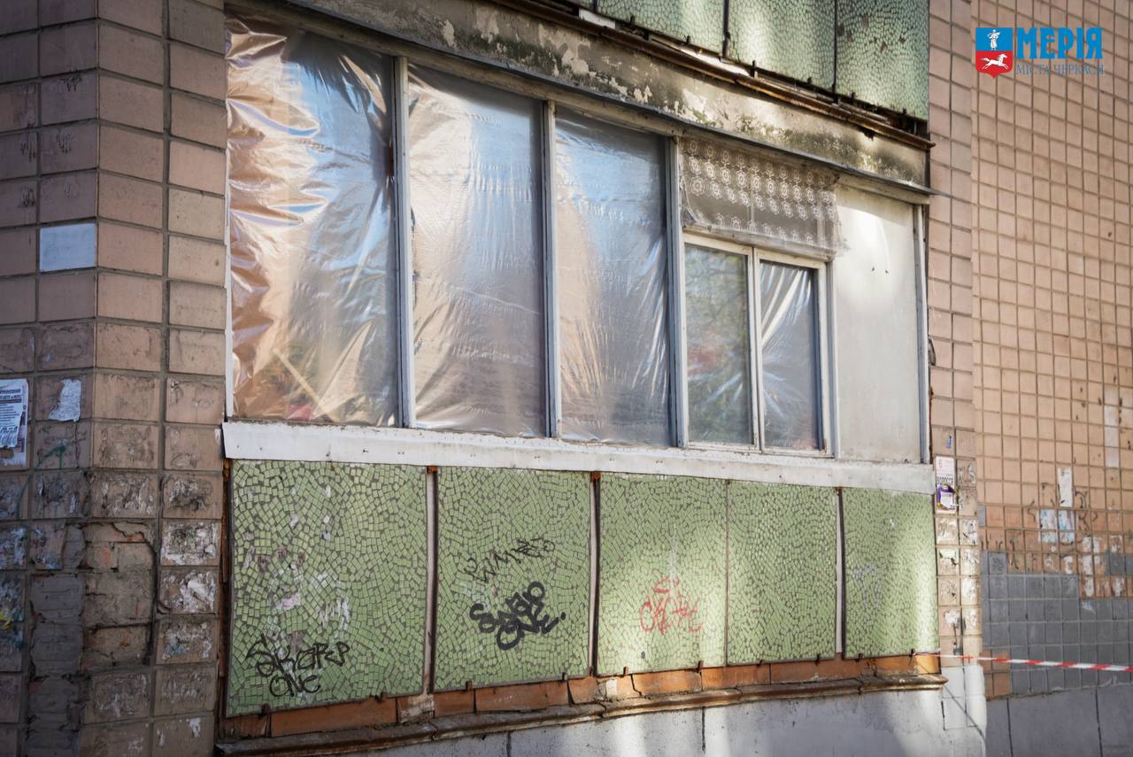 У Черкасах внаслідок врожих атак вибито понад 500 вікон