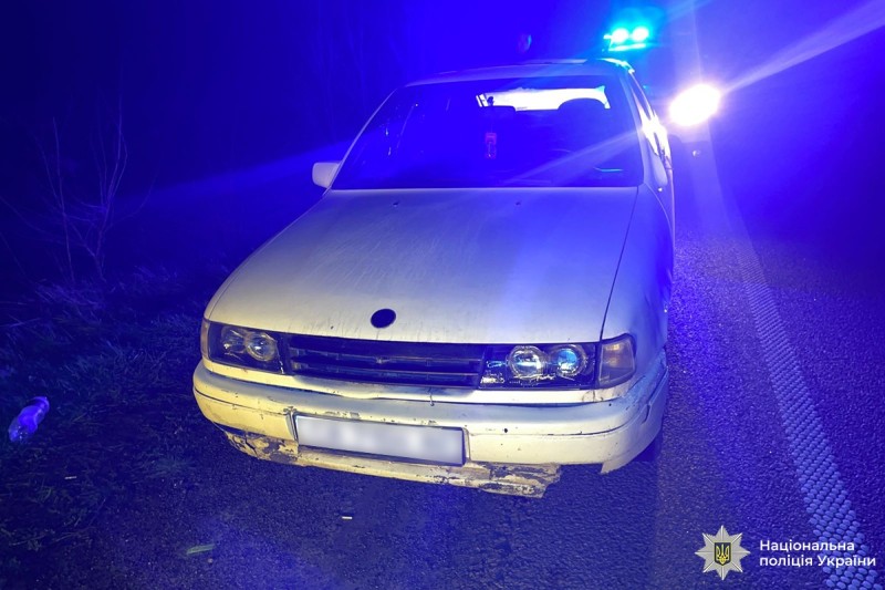 Виявили алкоголь у крові: підозрюваних у викраденні авто заарештували поблизу Умані