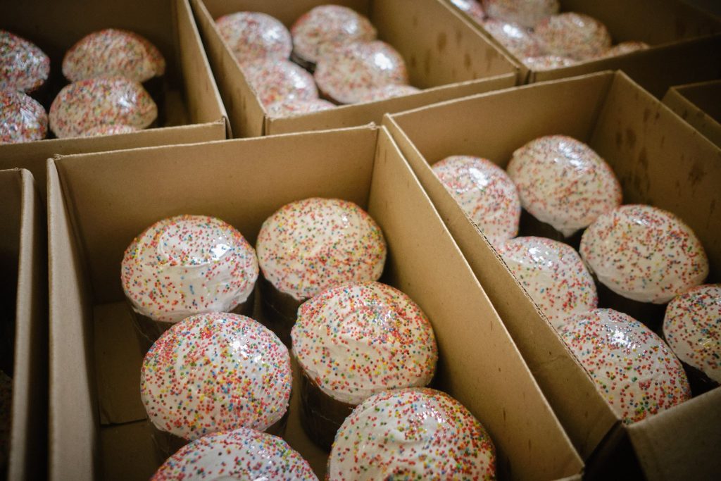 Понад 5 тисяч пасок зібрали у Черкасах для військових (ФОТО)