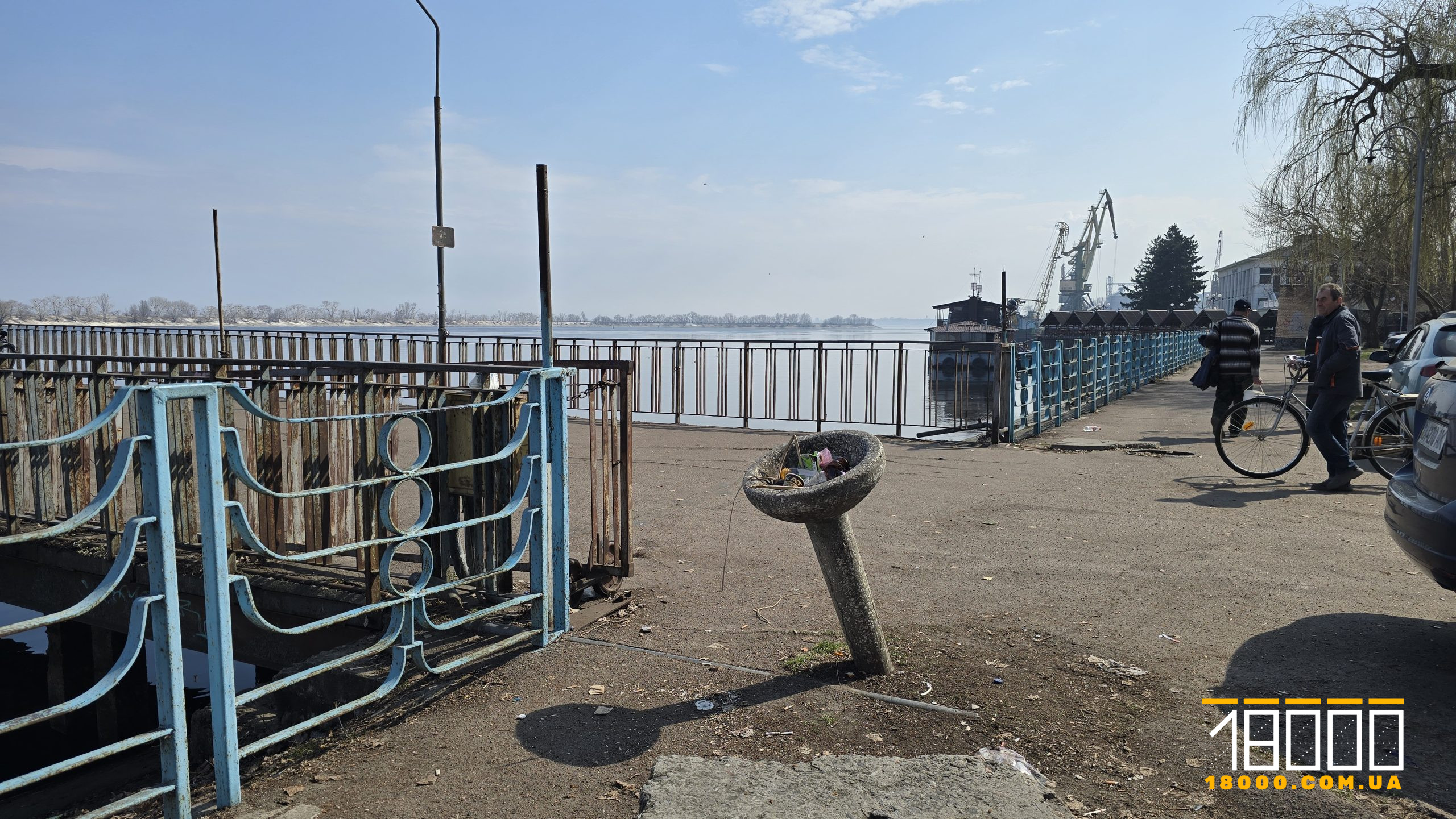 Територія пірсу в Черкасах