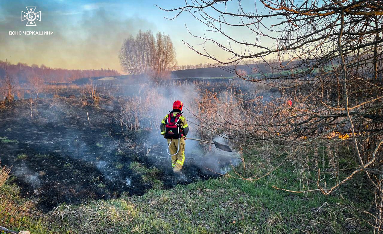На Черкащині вогонь знищив «40 футбольних полів» (ФОТО)