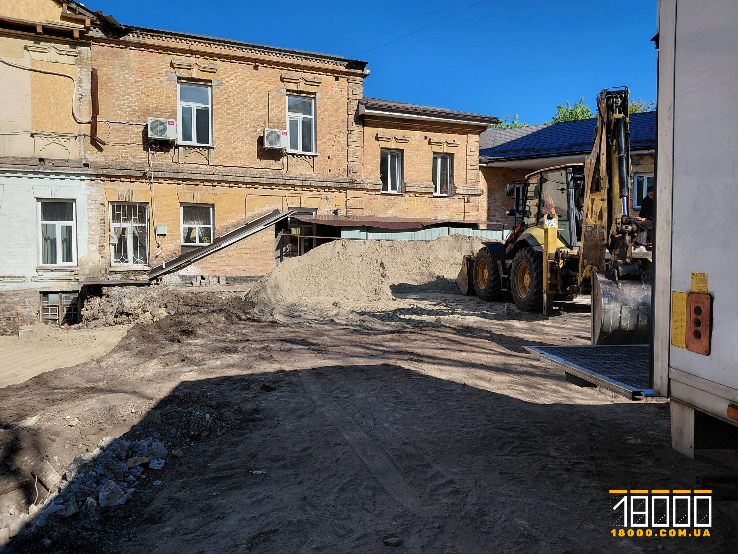 Ремонтні роботи на території школи