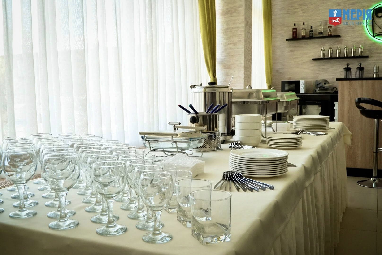 склянки на столі