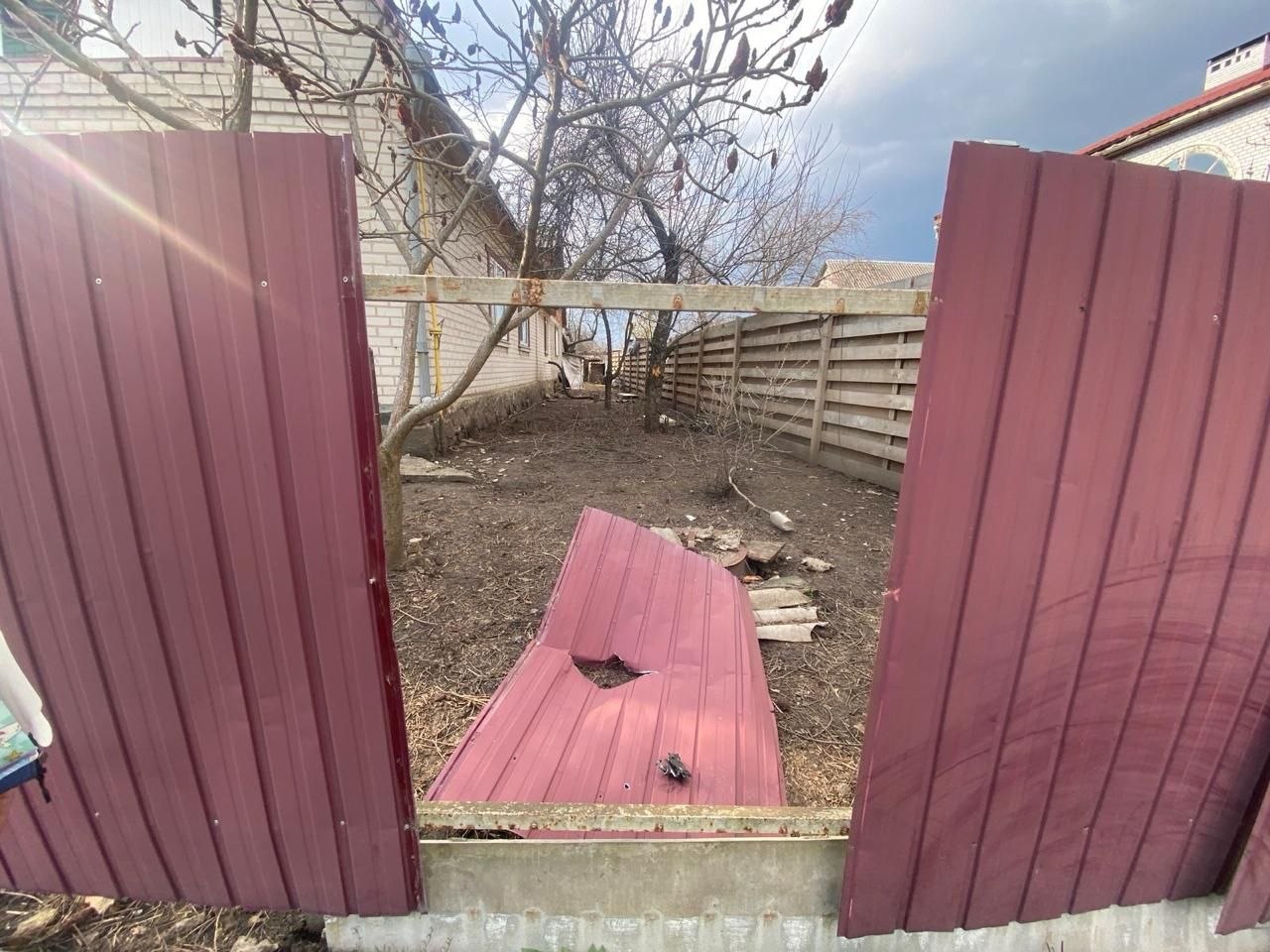 Пошкоджений паркан