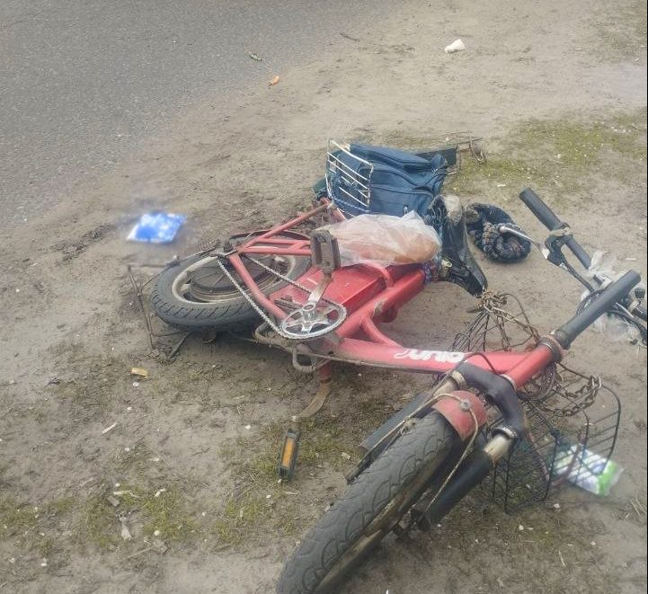У Черкасах сталася аварія за участі вантажівки та велосипеда: водійка двоколісного у лікарні (ФОТО)