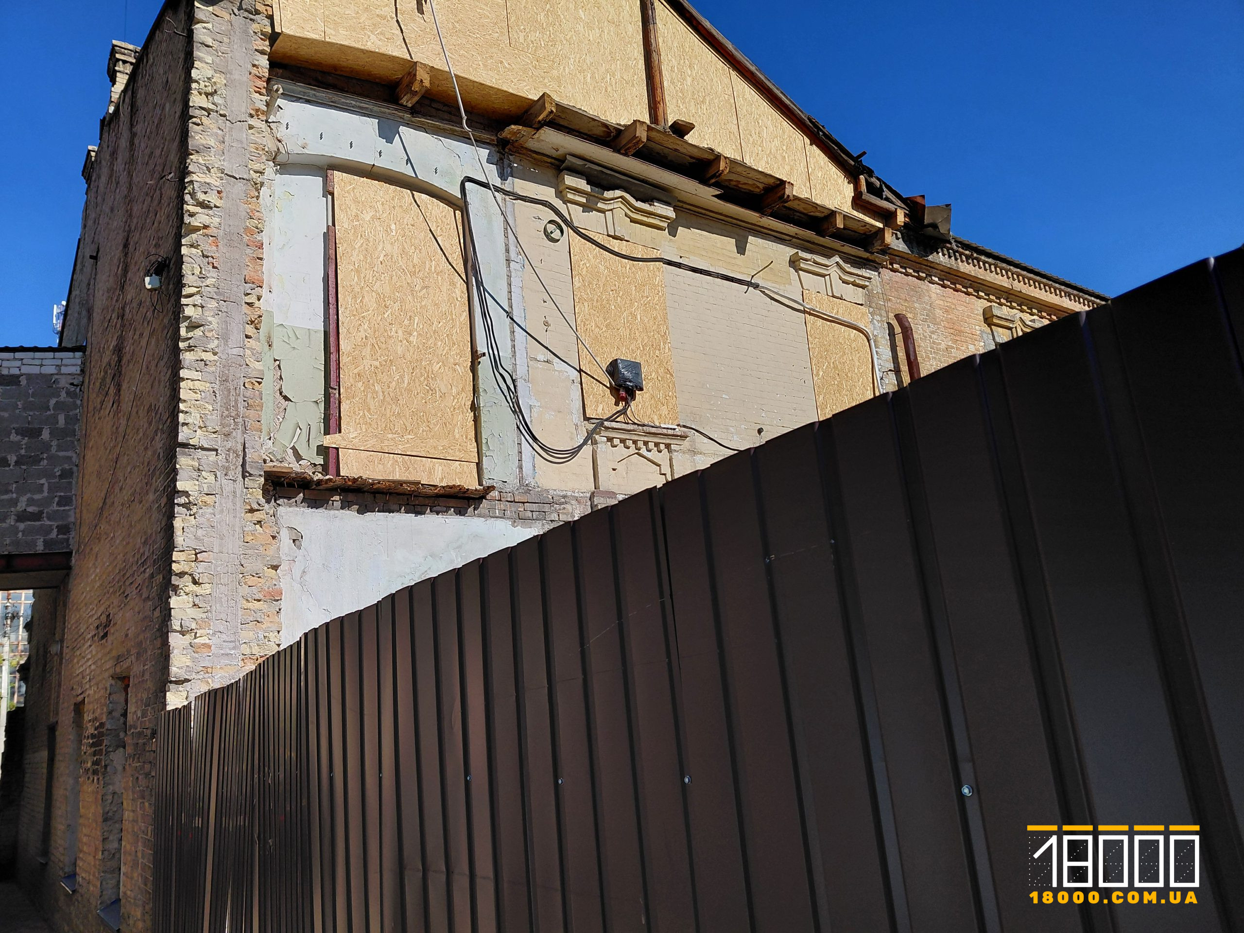 Закритий перехід між корпусами 