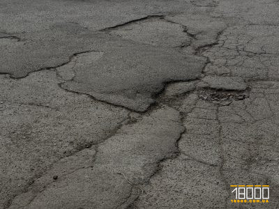 яма біля будинку