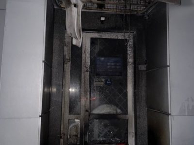 згорені двері банку