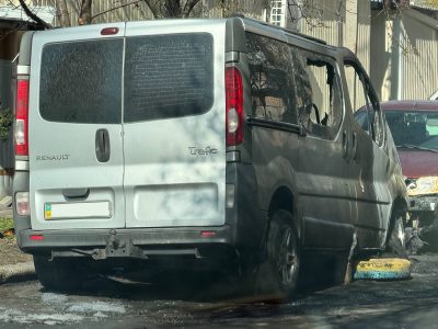 згорілий мікроавтобус