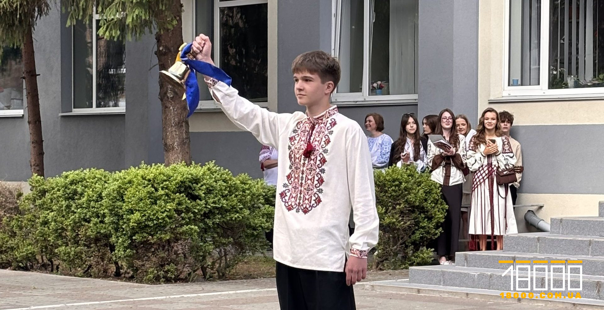 хлопець із дзвінком