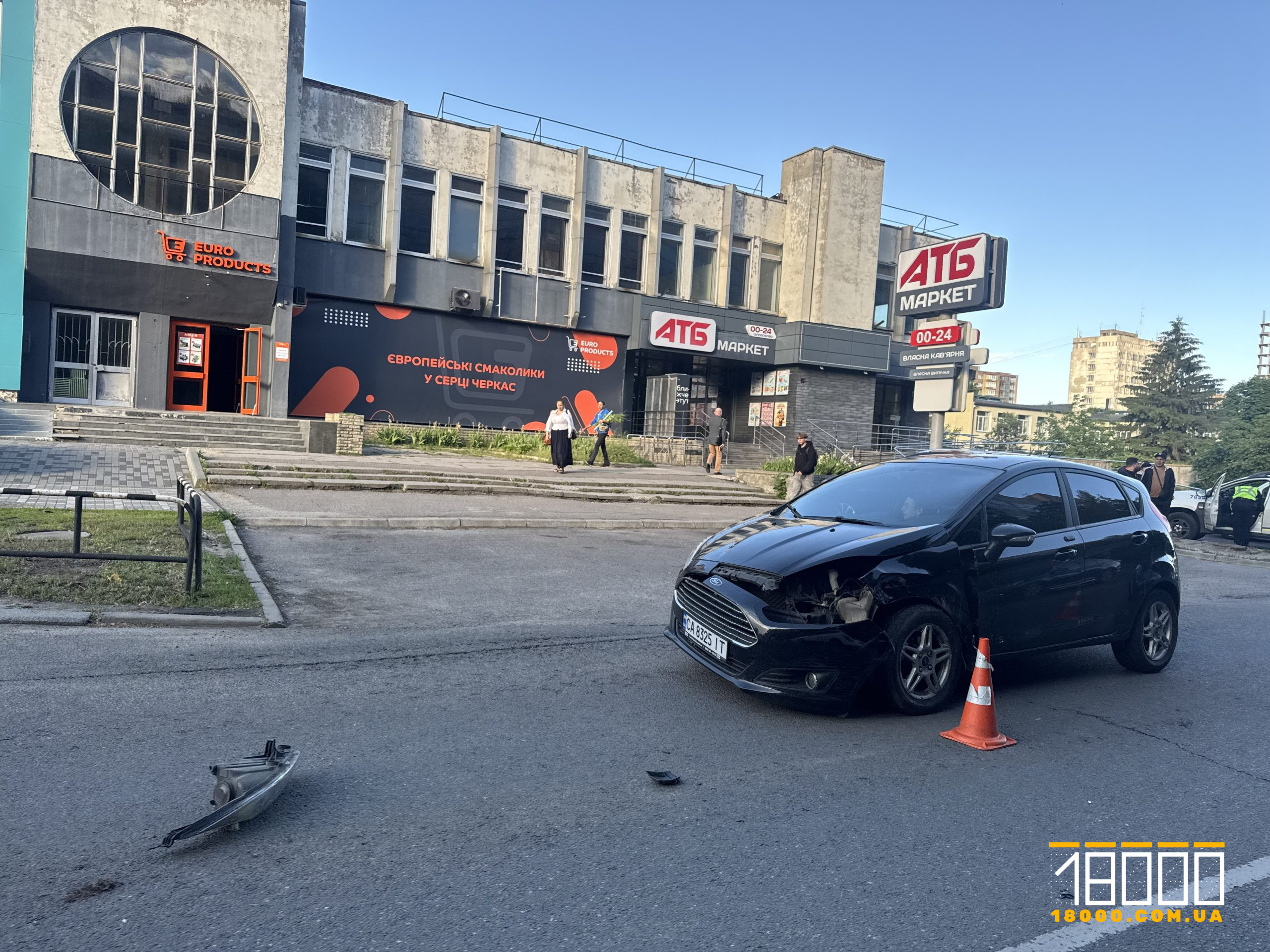 Два автомобілі не розминулися у Черкасах