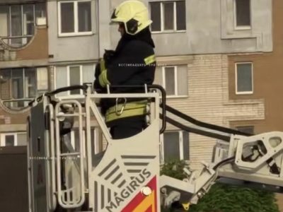 людина на крані