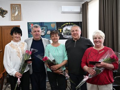 жінки з букетами