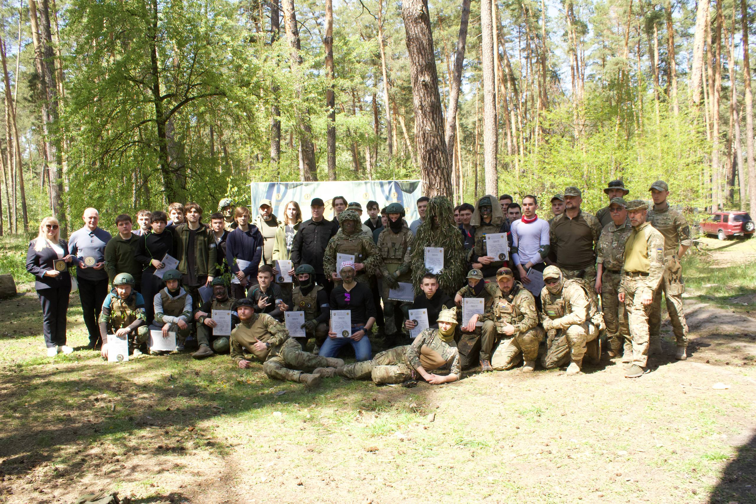На Черкащині вперше студенти завершили курс підготовки до нацспротиву (ФОТО)