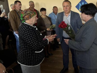 вручають нагороду