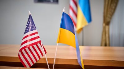 прапори США та України