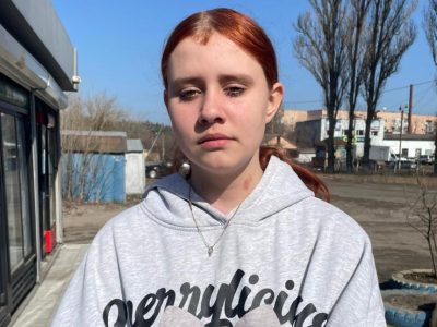 дівчина