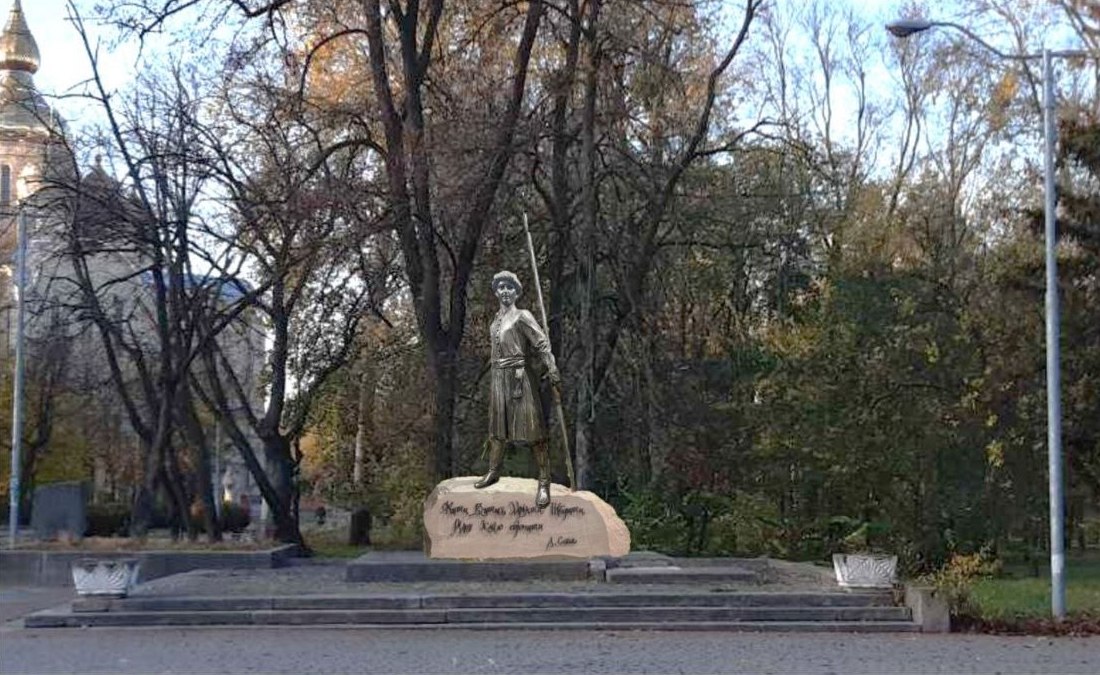 У черкаському парку замість демонтованого монумента чекістам хочуть встановити нову скульптуру козака
