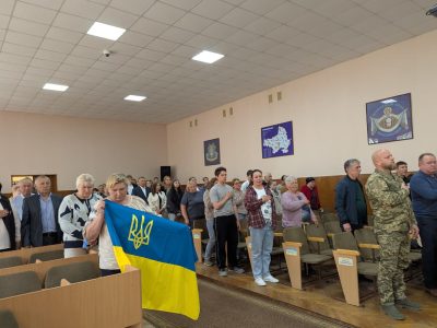 дюди з прапором