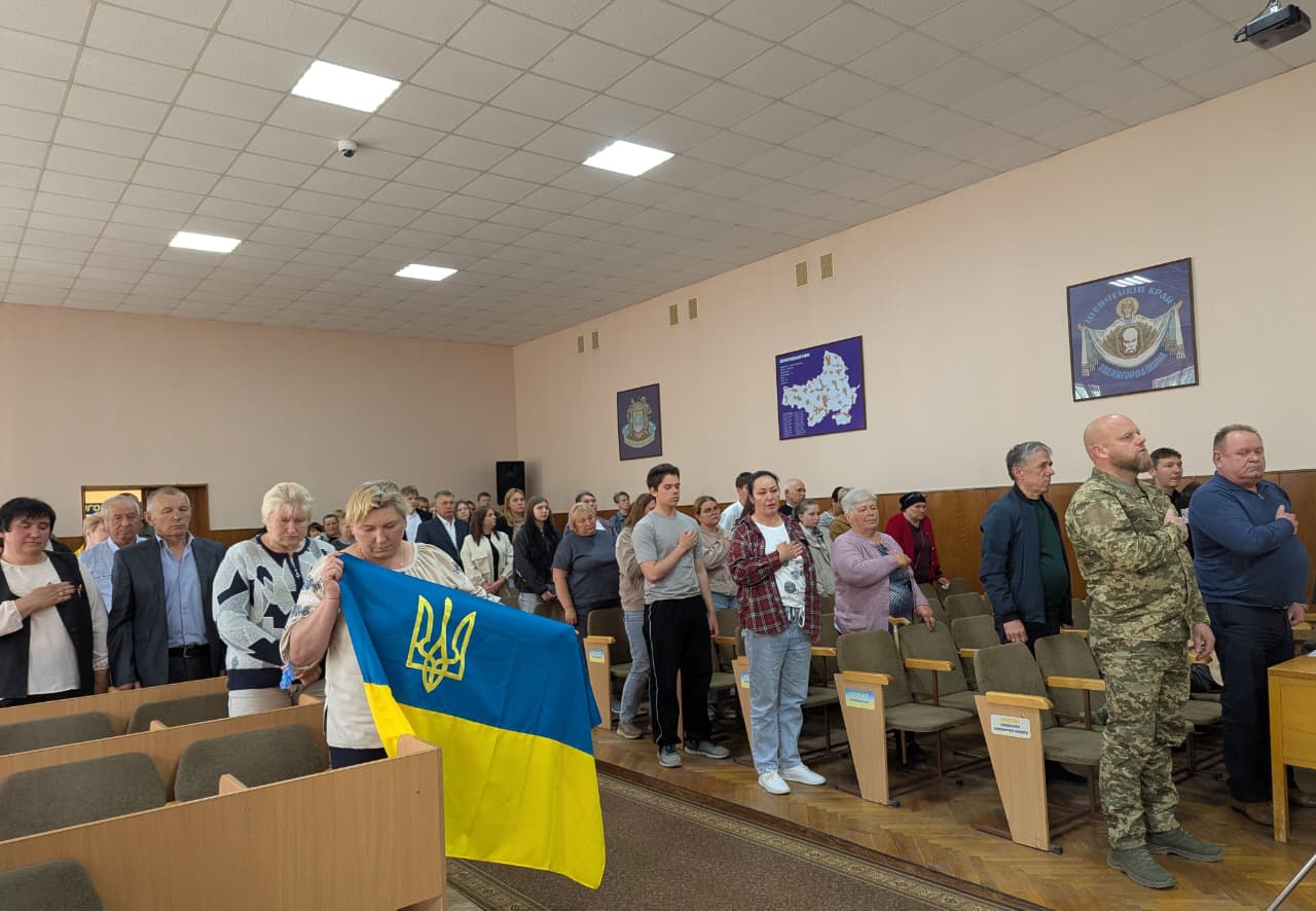дюди з прапором