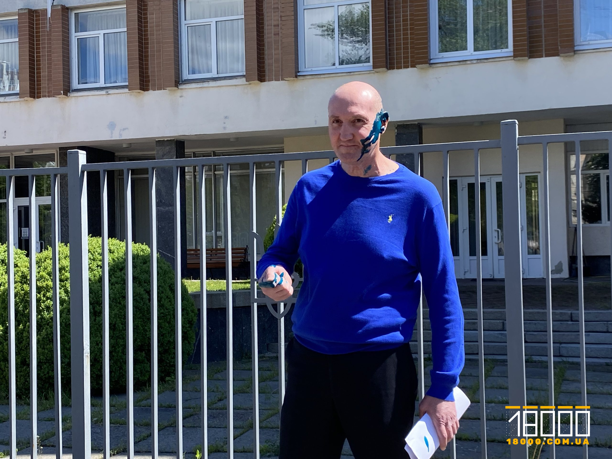 Удруге на ті ж граблі: ексдепутата від опзж у Черкасах облили зеленкою (ВІДЕО)