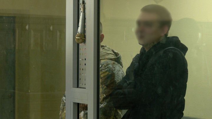 людина у суді