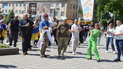 люди на площі Звенигородки